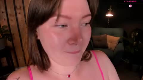 Snapshot of alwayssunnny chatting on 06-23-26, 05:27 Lilu online show from 06-23-26, 05:27