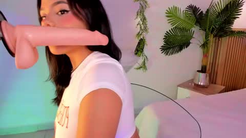 Snapshot of aly_leee chatting on 04-18-26, 06:23 aly_leee online show from 04-18-26, 06:23