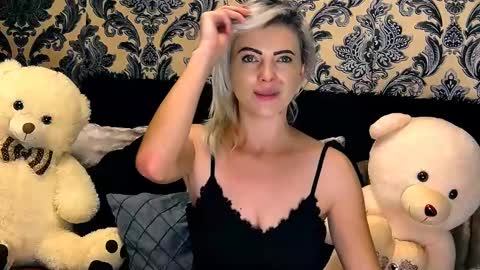 Snapshot of alyblonde chatting on 12-07-24, 12:13 aly online show from 12-07-24, 12:13