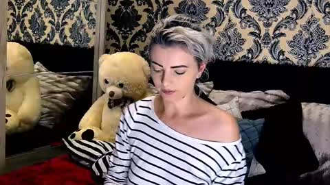 Snapshot of alyblonde chatting on 12-14-24, 10:45 aly online show from 12-14-24, 10:45