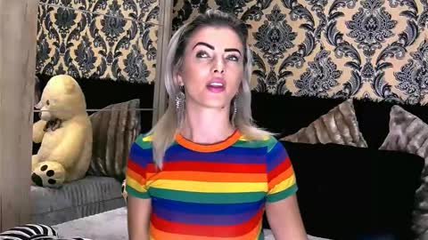 Snapshot of alyblonde chatting on 01-11-25, 09:26 aly online show from 01-11-25, 09:26