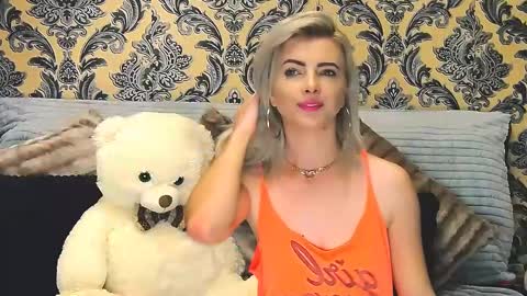 Snapshot of alyblonde chatting on 02-23-25, 05:39 aly online show from 02-23-25, 05:39