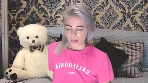 Snapshot of alyblonde chatting on 03-12-25, 10:59 aly online show from 03-12-25, 10:59