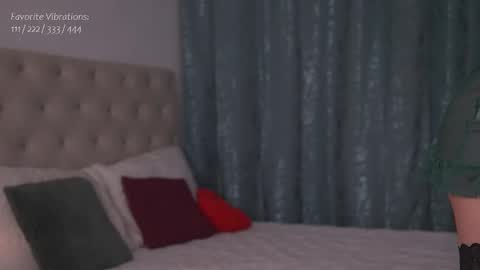 Snapshot of alyonaqueen_ chatting on 02-13-25, 04:22 Alyona online show from 02-13-25, 04:22