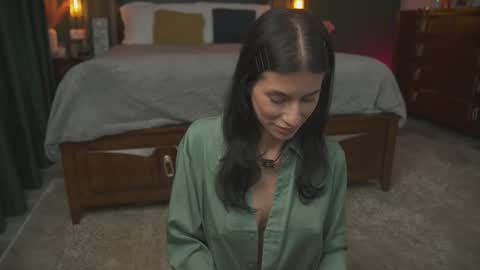 Snapshot of alyonaqueen_ chatting on 09-27-25, 07:19 Alyona online show from 09-27-25, 07:19