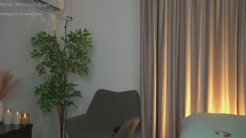 Snapshot of alyonaqueen_ chatting on 10-17-25, 02:37 Alyona online show from 10-17-25, 02:37