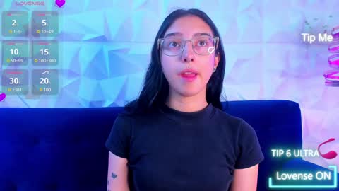 Snapshot of alys_molly chatting on 12-17-24, 11:17 sopie online show from 12-17-24, 11:17