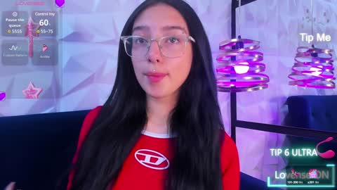 Snapshot of alys_molly chatting on 12-20-24, 11:10 sopie online show from 12-20-24, 11:10