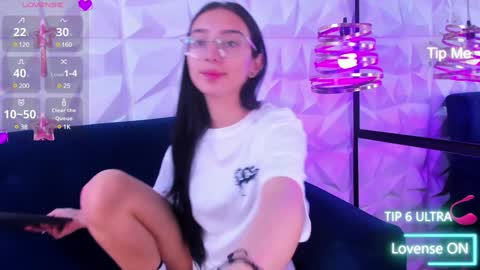 Snapshot of alys_molly chatting on 12-26-24, 11:10 sopie online show from 12-26-24, 11:10