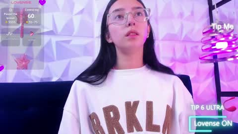 Snapshot of alys_molly chatting on 12-28-24, 11:09 sopie online show from 12-28-24, 11:09