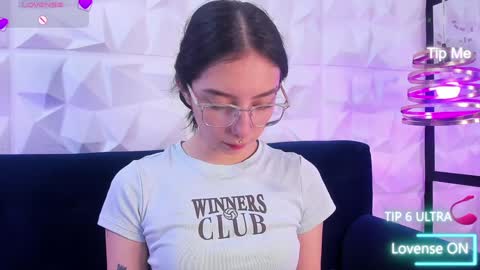 Snapshot of alys_molly chatting on 12-30-24, 11:15 sopie online show from 12-30-24, 11:15