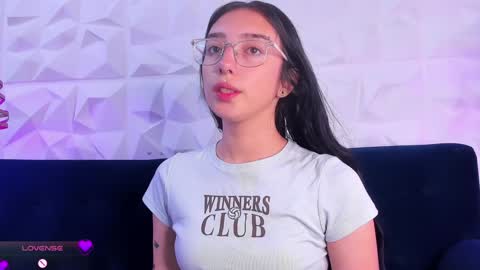 Snapshot of alys_molly chatting on 01-31-25, 11:03 sopie online show from 01-31-25, 11:03