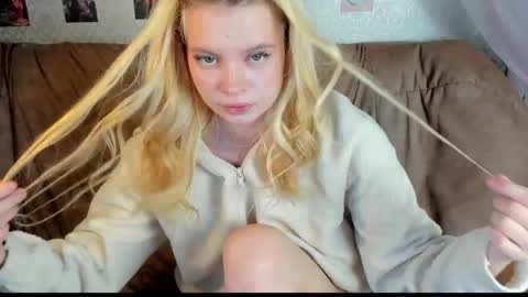 Alysa   7GMT  online show from 03-22-26, 01:58