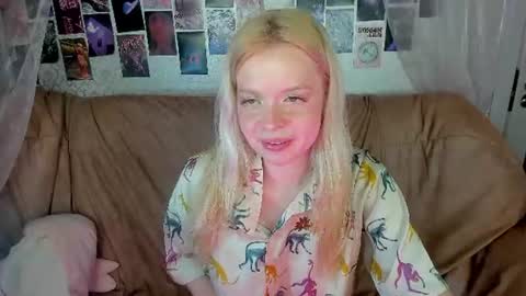 Snapshot of alysameow chatting on 06-27-26, 03:28 Alysa 7GMT online show from 06-27-26, 03:28