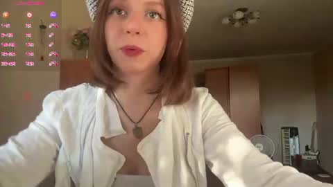 Snapshot of alysiamiggins chatting on 07-13-26, 03:04 Milissa online show from 07-13-26, 03:04