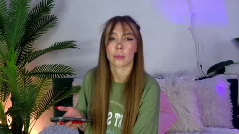 Snapshot of alyson_huxley chatting on 06-29-26, 05:46 Alyson online show from 06-29-26, 05:46