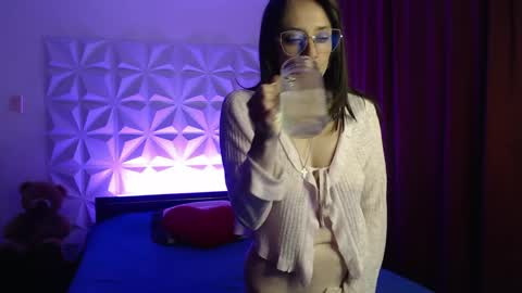 Snapshot of amalett chatting on 05-07-26, 01:11 Amalett online show from 05-07-26, 01:11
