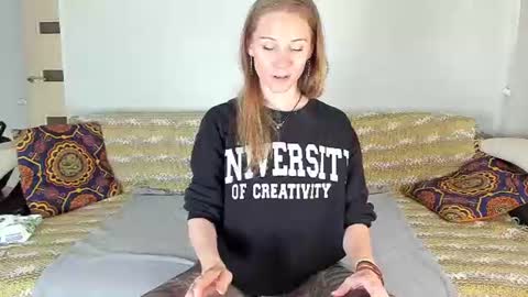 Snapshot of amalia_mio chatting on 07-18-26, 09:02 Amalia online show from 07-18-26, 09:02