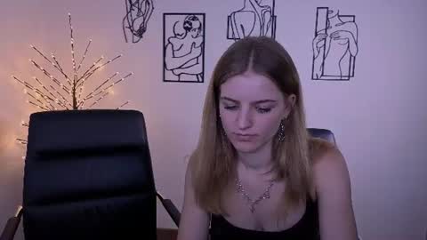 Snapshot of amalialowell chatting on 07-10-26, 09:34 Amalia online show from 07-10-26, 09:34