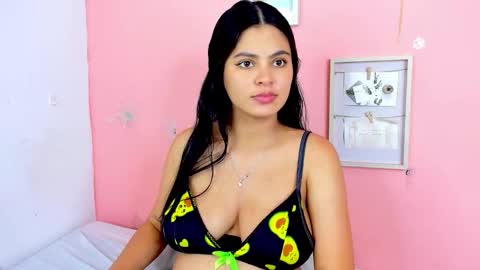 Thalia online show from 11-22-25, 03:38