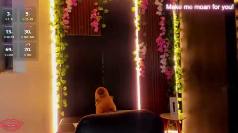 Snapshot of amanda_mooree_ chatting on 06-17-26, 05:10 Amanda Moore online show from 06-17-26, 05:10