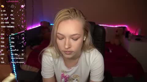 Snapshot of amandaafire chatting on 10-15-25, 08:14 Amanda online show from 10-15-25, 08:14