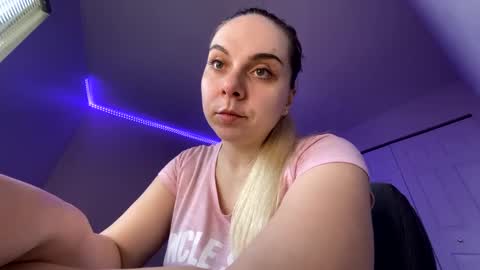 Snapshot of amandainbloom chatting on 03-03-25, 11:24 Amanda online show from 03-03-25, 11:24