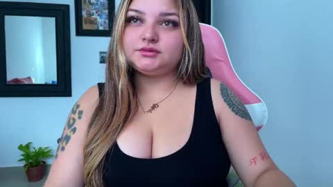 Snapshot of amandhaaa chatting on 05-25-26, 12:33 Amandha online show from 05-25-26, 12:33