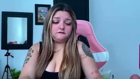 Snapshot of amandhaaa chatting on 05-27-26, 12:13 Amandha online show from 05-27-26, 12:13