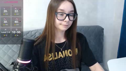 Snapshot of amaneli chatting on 02-21-25, 02:38 Mila online show from 02-21-25, 02:38