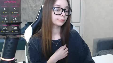 Snapshot of amaneli chatting on 02-27-25, 11:41 Mila online show from 02-27-25, 11:41