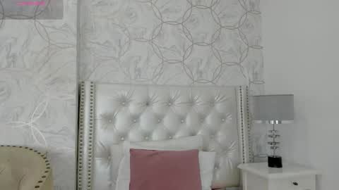 Snapshot of amara_rousse chatting on 10-18-25, 11:33 amara_rousse online show from 10-18-25, 11:33