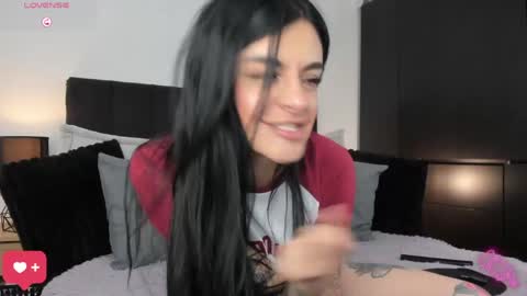 Snapshot of amarae chatting on 04-24-26, 10:34 Amara online show from 04-24-26, 10:34