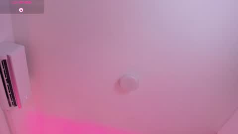 Snapshot of amaralewis chatting on 08-06-26, 01:24 AMARA online show from 08-06-26, 01:24