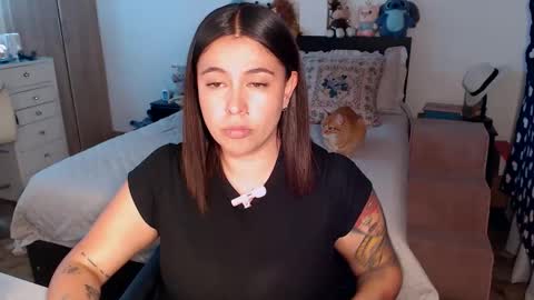 Snapshot of amarat_jolie chatting on 05-05-26, 03:36 Mila online show from 05-05-26, 03:36