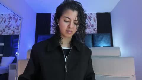 Snapshot of amarettho chatting on 02-05-26, 11:15 Emily online show from 02-05-26, 11:15