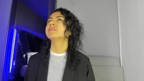 Snapshot of amarettho chatting on 02-25-26, 11:20 Emily online show from 02-25-26, 11:20