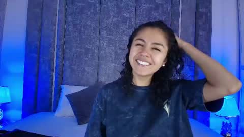 Snapshot of amarettho chatting on 06-11-26, 10:57 Emily online show from 06-11-26, 10:57
