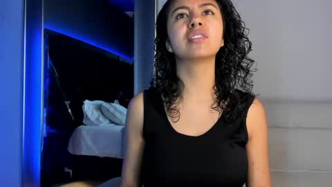 Snapshot of amarettho chatting on 06-26-26, 05:23 Emily online show from 06-26-26, 05:23