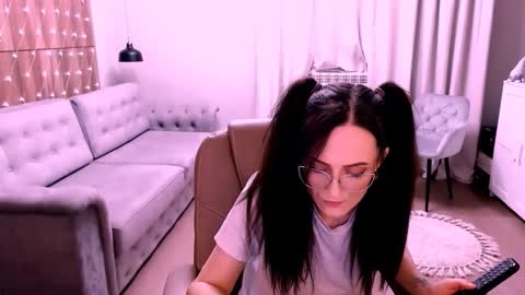 Izza online show from 12-15-25, 02:10