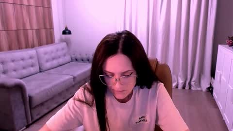 Izza online show from 04-19-26, 01:21