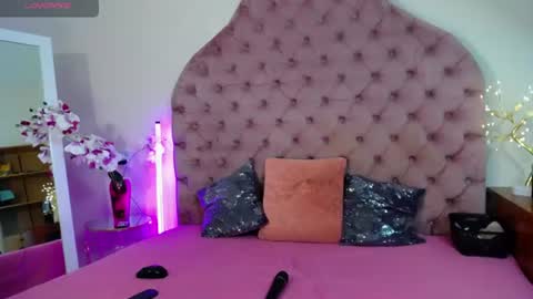 Snapshot of amazongoddess_ chatting on 06-19-26, 12:42 Amazon online show from 06-19-26, 12:42