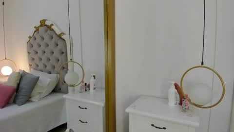 Snapshot of ambar_adamss chatting on 12-26-24, 11:32 Sara online show from 12-26-24, 11:32