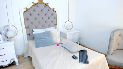 Snapshot of ambar_adamss chatting on 12-30-24, 02:19 Sara online show from 12-30-24, 02:19