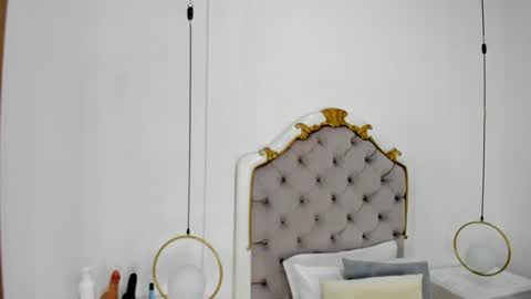Snapshot of ambar_adamss chatting on 12-31-24, 11:20 Sara online show from 12-31-24, 11:20