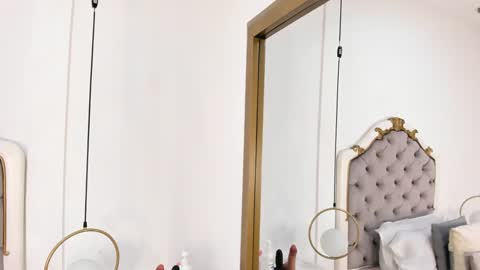 Snapshot of ambar_adamss chatting on 01-03-25, 11:25 Sara online show from 01-03-25, 11:25