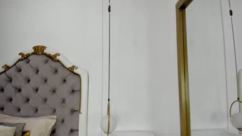 Snapshot of ambar_adamss chatting on 01-11-25, 11:12 Sara online show from 01-11-25, 11:12