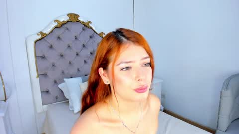 Snapshot of ambar_adamss chatting on 01-14-25, 02:32 Sara online show from 01-14-25, 02:32