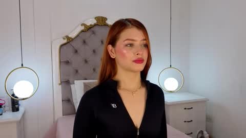 Snapshot of ambar_adamss chatting on 09-26-25, 10:52 Sara online show from 09-26-25, 10:52