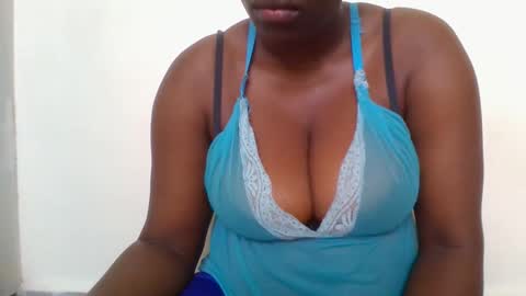 Mia online show from 11-28-25, 07:00